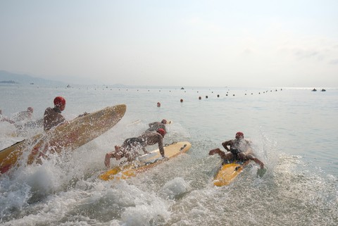 Cứu hộ viên xuất sắc của các bãi biển lớn tụ về Nha Trang tranh tài - Ảnh 6. Cứu hộ viên xuất sắc của các bãi biển lớn tụ về Nha Trang tranh tài - Ảnh 6.