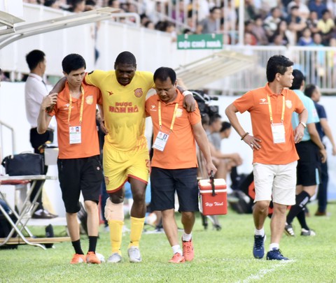 Sân Pleiku: Chiến thắng đầu tay của tân HLV Lee Tae Hoon - Ảnh 2. Sân Pleiku: Chiến thắng đầu tay của tân HLV Lee Tae Hoon - Ảnh 2.