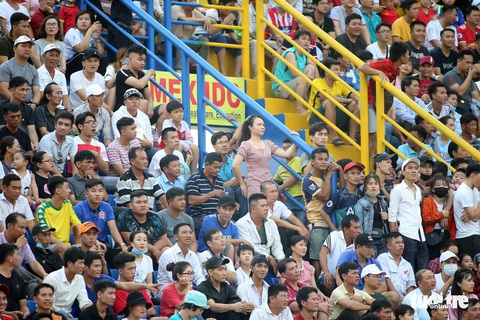 Sân Bình Dương đông kỷ lục trong ngày tiếp CLB Hà Nội - Ảnh 4. Sân Bình Dương đông kỷ lục trong ngày tiếp CLB Hà Nội - Ảnh 4.