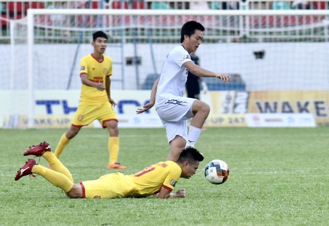 Sân Pleiku: Chiến thắng đầu tay của tân HLV Lee Tae Hoon - Ảnh 3. Sân Pleiku: Chiến thắng đầu tay của tân HLV Lee Tae Hoon - Ảnh 3.