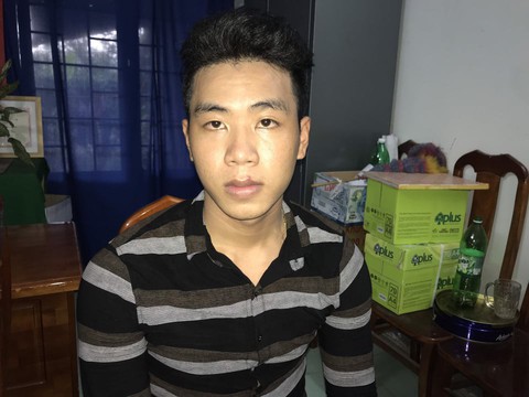 Giả cảnh sát xông vào sòng bạc cướp tiền - Ảnh 1. Giả cảnh sát xông vào sòng bạc cướp tiền - Ảnh 1.