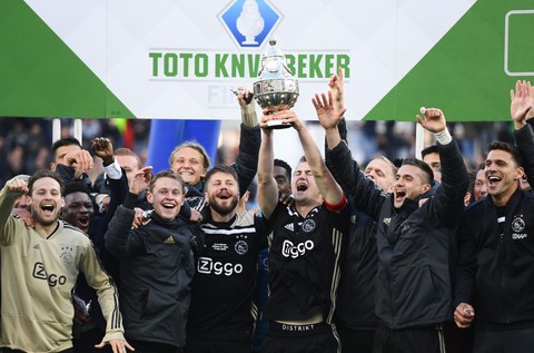 Ajax vô địch Cúp quốc gia, mơ về cú ăn ba lịch sử - Ảnh 1. Ajax vô địch Cúp quốc gia, mơ về cú ăn ba lịch sử - Ảnh 1.