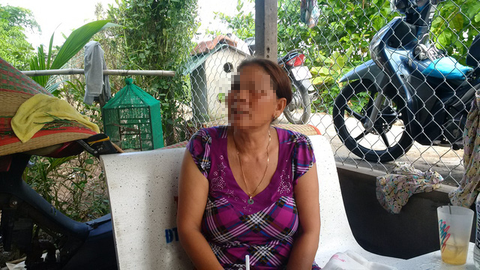 Bà mẹ nghèo gửi đơn cầu cứu đưa con gái từ Malaysia về nước - Ảnh 1. Bà mẹ nghèo gửi đơn cầu cứu đưa con gái từ Malaysia về nước - Ảnh 1.