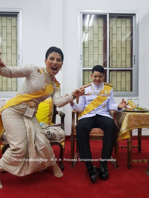 Con gái vua Thái trẻ trung, nhí nhảnh bất ngờ - Ảnh 2. Con gái vua Thái trẻ trung, nhí nhảnh bất ngờ - Ảnh 2.