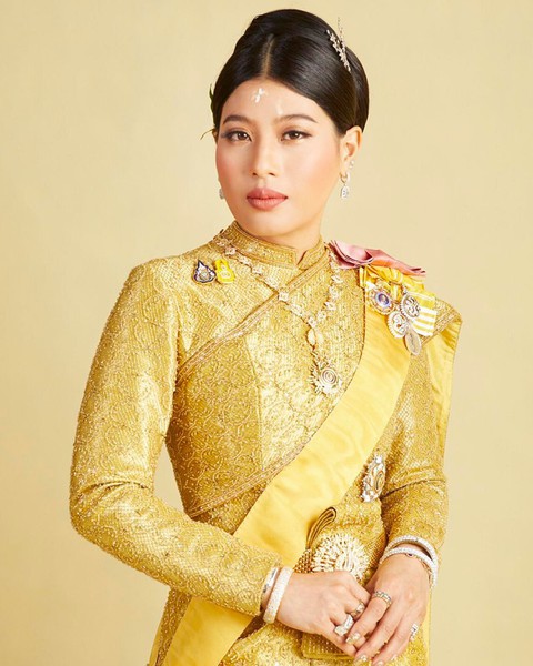 Con gái vua Thái trẻ trung, nhí nhảnh bất ngờ - Ảnh 6. Con gái vua Thái trẻ trung, nhí nhảnh bất ngờ - Ảnh 6.