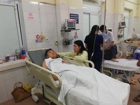 Thanh bêtông rơi trúng 2 học sinh ở Hòa Bình: một em tử vong - Ảnh 1. Thanh bêtông rơi trúng 2 học sinh ở Hòa Bình: một em tử vong - Ảnh 1.