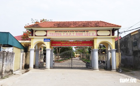 Nghệ An yêu cầu trường trung học báo cáo vụ ‘ngày trở về của nhà báo quốc tế’ - Ảnh 1. Nghệ An yêu cầu trường trung học báo cáo vụ ‘ngày trở về của nhà báo quốc tế’ - Ảnh 1.