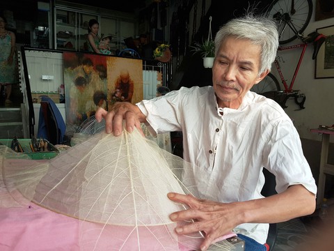 Bàn tay tài hoa làm nên thương hiệu nón lá bàng - Ảnh 1. Bàn tay tài hoa làm nên thương hiệu nón lá bàng - Ảnh 1.