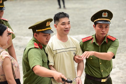 Hoãn phiên tòa xử trùm ma túy Văn Kính Dương và Ngọc Miu - Ảnh 1. Hoãn phiên tòa xử trùm ma túy Văn Kính Dương và Ngọc Miu - Ảnh 1.