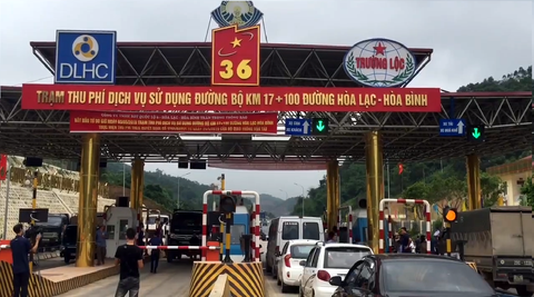 Thu phí được 5 ngày, BOT Hòa Lạc - Hòa Bình xả trạm vì tài xế phản đối - Ảnh 1. Thu phí được 5 ngày, BOT Hòa Lạc - Hòa Bình xả trạm vì tài xế phản đối - Ảnh 1.