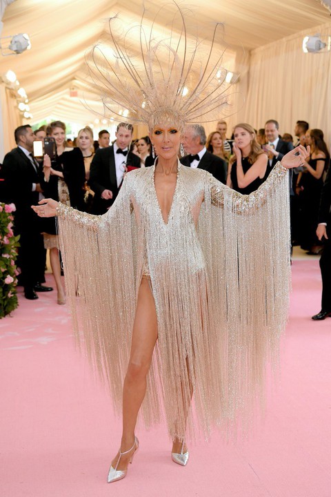 Những bộ cánh khiến người xem sốc nặng tại Met Gala 2019 - Ảnh 12. Những bộ cánh khiến người xem sốc nặng tại Met Gala 2019 - Ảnh 12.