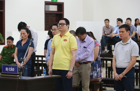 Chủ tịch công ty lãnh án chung thân vì thao túng giá cổ phiếu - Ảnh 1. Chủ tịch công ty lãnh án chung thân vì thao túng giá cổ phiếu - Ảnh 1.
