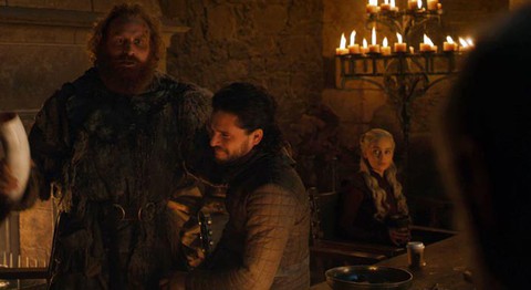 Khó tin: Game of Thrones để quên ly cà phê thế kỷ 21 vào phim - Ảnh 1. Khó tin: Game of Thrones để quên ly cà phê thế kỷ 21 vào phim - Ảnh 1.