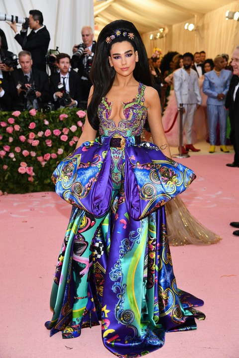 Những bộ cánh khiến người xem sốc nặng tại Met Gala 2019 - Ảnh 13. Những bộ cánh khiến người xem sốc nặng tại Met Gala 2019 - Ảnh 13.