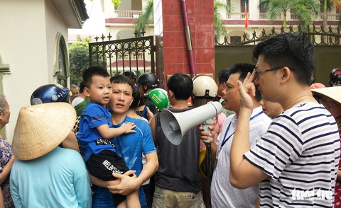 Cháy trường mầm non, sơ tán cả trăm trẻ giữa trưa - Ảnh 7. Cháy trường mầm non, sơ tán cả trăm trẻ giữa trưa - Ảnh 7.