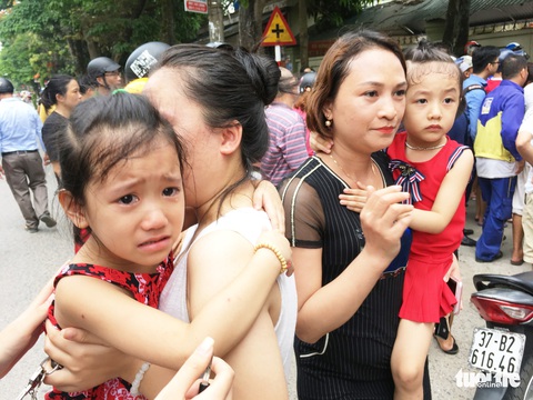 Cháy trường mầm non, sơ tán cả trăm trẻ giữa trưa - Ảnh 2. Cháy trường mầm non, sơ tán cả trăm trẻ giữa trưa - Ảnh 2.