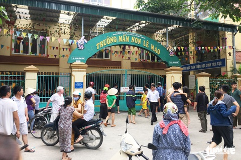 Cháy trường mầm non, sơ tán cả trăm trẻ giữa trưa - Ảnh 3. Cháy trường mầm non, sơ tán cả trăm trẻ giữa trưa - Ảnh 3.