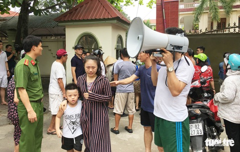 Cháy trường mầm non, sơ tán cả trăm trẻ giữa trưa - Ảnh 6. Cháy trường mầm non, sơ tán cả trăm trẻ giữa trưa - Ảnh 6.
