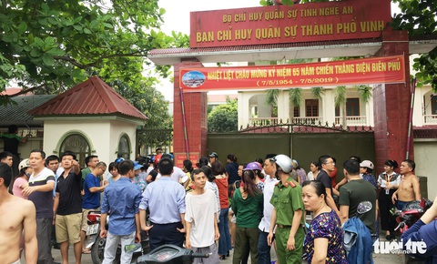 Cháy trường mầm non, sơ tán cả trăm trẻ giữa trưa - Ảnh 4. Cháy trường mầm non, sơ tán cả trăm trẻ giữa trưa - Ảnh 4.