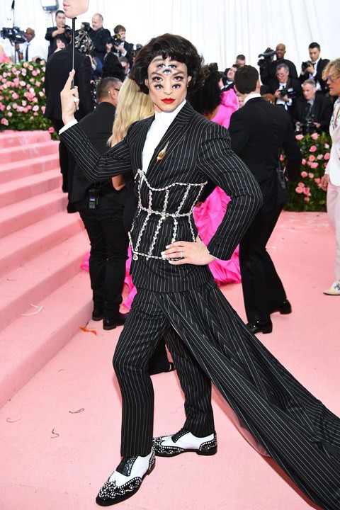 Những bộ cánh khiến người xem sốc nặng tại Met Gala 2019 - Ảnh 8. Những bộ cánh khiến người xem sốc nặng tại Met Gala 2019 - Ảnh 8.