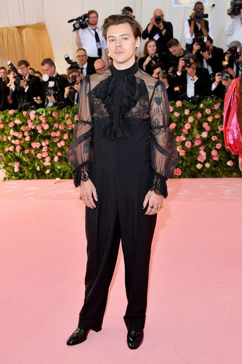 Những bộ cánh khiến người xem sốc nặng tại Met Gala 2019 - Ảnh 5. Những bộ cánh khiến người xem sốc nặng tại Met Gala 2019 - Ảnh 5.