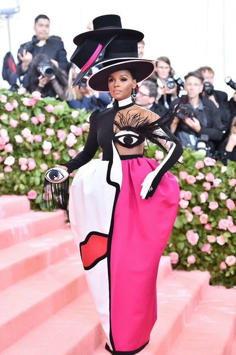 Những bộ cánh khiến người xem sốc nặng tại Met Gala 2019 - Ảnh 7. Những bộ cánh khiến người xem sốc nặng tại Met Gala 2019 - Ảnh 7.