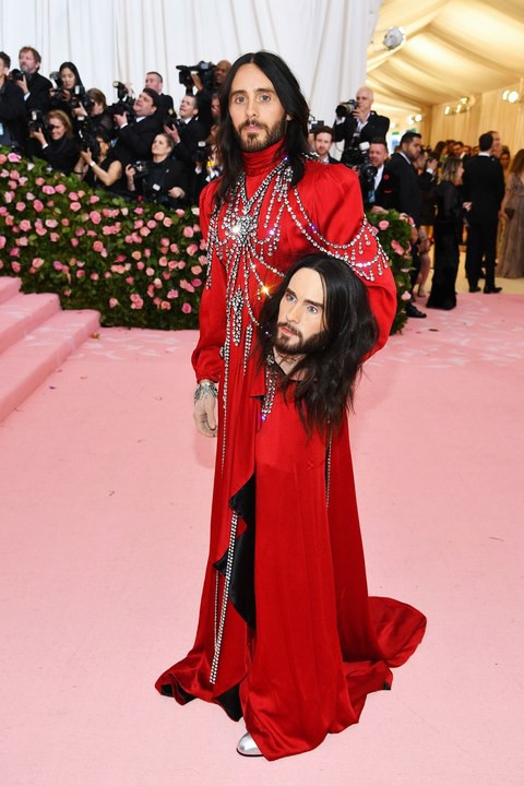 Những bộ cánh khiến người xem sốc nặng tại Met Gala 2019 - Ảnh 6. Những bộ cánh khiến người xem sốc nặng tại Met Gala 2019 - Ảnh 6.