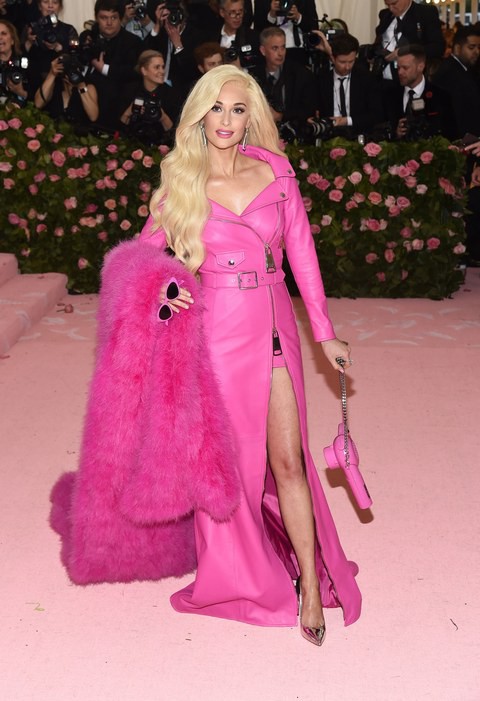 Những bộ cánh khiến người xem sốc nặng tại Met Gala 2019 - Ảnh 16. Những bộ cánh khiến người xem sốc nặng tại Met Gala 2019 - Ảnh 16.