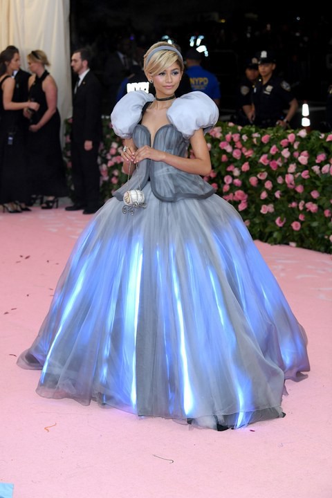 Những bộ cánh khiến người xem sốc nặng tại Met Gala 2019 - Ảnh 15. Những bộ cánh khiến người xem sốc nặng tại Met Gala 2019 - Ảnh 15.