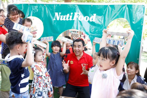 Nghệ sĩ đồng hành cùng trẻ suy dinh dưỡng thấp còi - Ảnh 3. Nghệ sĩ đồng hành cùng trẻ suy dinh dưỡng thấp còi - Ảnh 3.