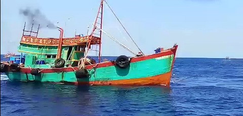 Bà Rịa - Vũng Tàu liên tiếp bắt hai tàu chở dầu không giấy tờ - Ảnh 2. Bà Rịa - Vũng Tàu liên tiếp bắt hai tàu chở dầu không giấy tờ - Ảnh 2.