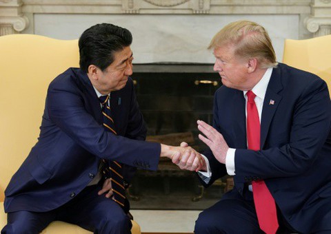 Ông Trump nói vừa điện đàm ‘tốt đẹp’ với ông Abe về Triều Tiên - Ảnh 1. Ông Trump nói vừa điện đàm ‘tốt đẹp’ với ông Abe về Triều Tiên - Ảnh 1.