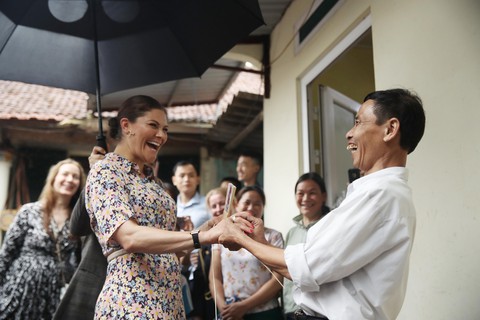 Công chúa kế vị Thụy Điển sảng khoái tập thể dục với người dân Hà Nội - Ảnh 11. Công chúa kế vị Thụy Điển sảng khoái tập thể dục với người dân Hà Nội - Ảnh 11.