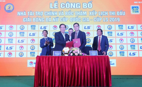 Bóng đá nữ VN lần đầu có Cúp quốc gia - Ảnh 1. Bóng đá nữ VN lần đầu có Cúp quốc gia - Ảnh 1.