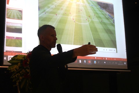 Ryan Giggs: World Cup 2026 sẽ mở ra nhiều cơ hội cho bóng đá Việt Nam - Ảnh 2. Ryan Giggs: World Cup 2026 sẽ mở ra nhiều cơ hội cho bóng đá Việt Nam - Ảnh 2.