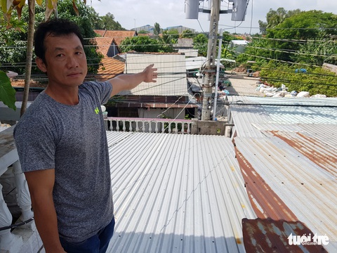 Dân khốn khổ vì cơ sở tái chế chai nhựa đặt giữa khu dân cư - Ảnh 1. Dân khốn khổ vì cơ sở tái chế chai nhựa đặt giữa khu dân cư - Ảnh 1.