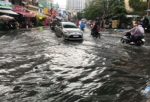 Nam Bộ trưa nắng nóng, chiều mưa dông - Ảnh 1. Nam Bộ trưa nắng nóng, chiều mưa dông - Ảnh 1.