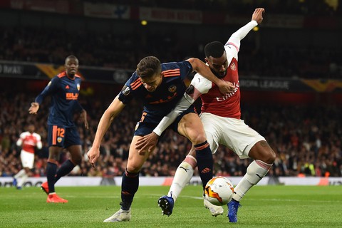 Arsenal hẹn Chelsea ở chung kết? - Ảnh 1. Arsenal hẹn Chelsea ở chung kết? - Ảnh 1.