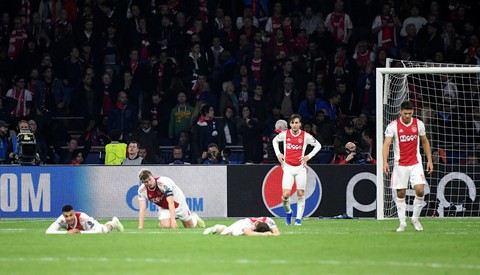 Bầu không khí như đưa đám trong phòng thay đồ của Ajax - Ảnh 1. Bầu không khí như đưa đám trong phòng thay đồ của Ajax - Ảnh 1.