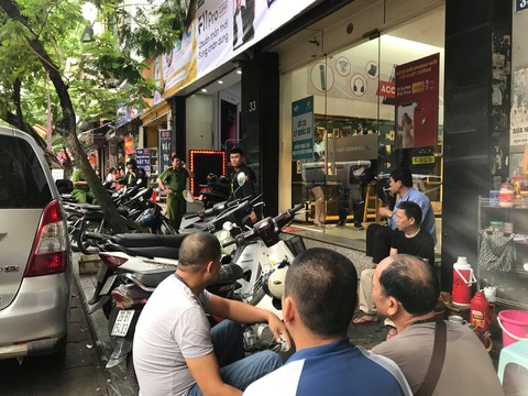Khám xét chuỗi cửa hàng điện thoại Nhật Cường - Ảnh 13. Khám xét chuỗi cửa hàng điện thoại Nhật Cường - Ảnh 13.