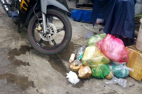 Đi làm 7h30, xe rác 9h tới, tôi không để rác trước nhà thì để đâu? - Ảnh 1. Đi làm 7h30, xe rác 9h tới, tôi không để rác trước nhà thì để đâu? - Ảnh 1.
