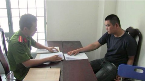 Quay cảnh nóng khi quan hệ để tiếp tục cưỡng dâm thiếu nữ 15 tuổi - Ảnh 1. Quay cảnh nóng khi quan hệ để tiếp tục cưỡng dâm thiếu nữ 15 tuổi - Ảnh 1.