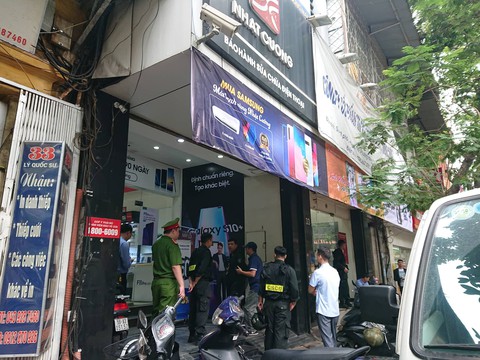 Khám xét chuỗi cửa hàng điện thoại Nhật Cường - Ảnh 5. Khám xét chuỗi cửa hàng điện thoại Nhật Cường - Ảnh 5.