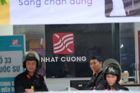 Khám xét chuỗi cửa hàng điện thoại Nhật Cường - Ảnh 12. Khám xét chuỗi cửa hàng điện thoại Nhật Cường - Ảnh 12.