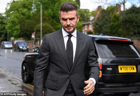 Beckham bị cấm lái xe 6 tháng vì vừa lái xe vừa điện thoại - Ảnh 1. Beckham bị cấm lái xe 6 tháng vì vừa lái xe vừa điện thoại - Ảnh 1.