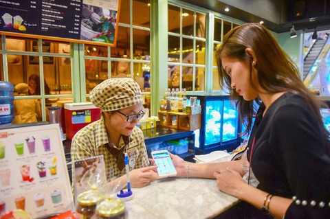 Một ngày không xài tiền mặt, bạn đã thử chưa? - Ảnh 1. Một ngày không xài tiền mặt, bạn đã thử chưa? - Ảnh 1.