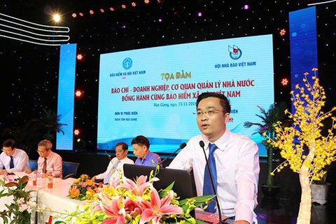 ‘Nhà báo quốc tế’ Lê Hoàng Anh Tuấn bị tạm đình chỉ chức viện trưởng - Ảnh 1. ‘Nhà báo quốc tế’ Lê Hoàng Anh Tuấn bị tạm đình chỉ chức viện trưởng - Ảnh 1.