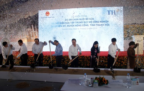 Khởi công dự án chăn nuôi bò sữa, chế biến sữa 3.800 tỉ đồng ở Thanh Hóa - Ảnh 4. Khởi công dự án chăn nuôi bò sữa, chế biến sữa 3.800 tỉ đồng ở Thanh Hóa - Ảnh 4.