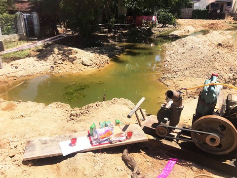 Điều tra nguyên nhân 2 anh em họ chết đuối dưới hố công trình - Ảnh 1. Điều tra nguyên nhân 2 anh em họ chết đuối dưới hố công trình - Ảnh 1.