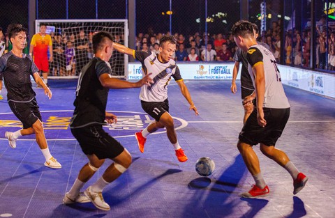 Giải đấu Tiger Street Football đang tăng nhiệt từng ngày - Ảnh 2. Giải đấu Tiger Street Football đang tăng nhiệt từng ngày - Ảnh 2.